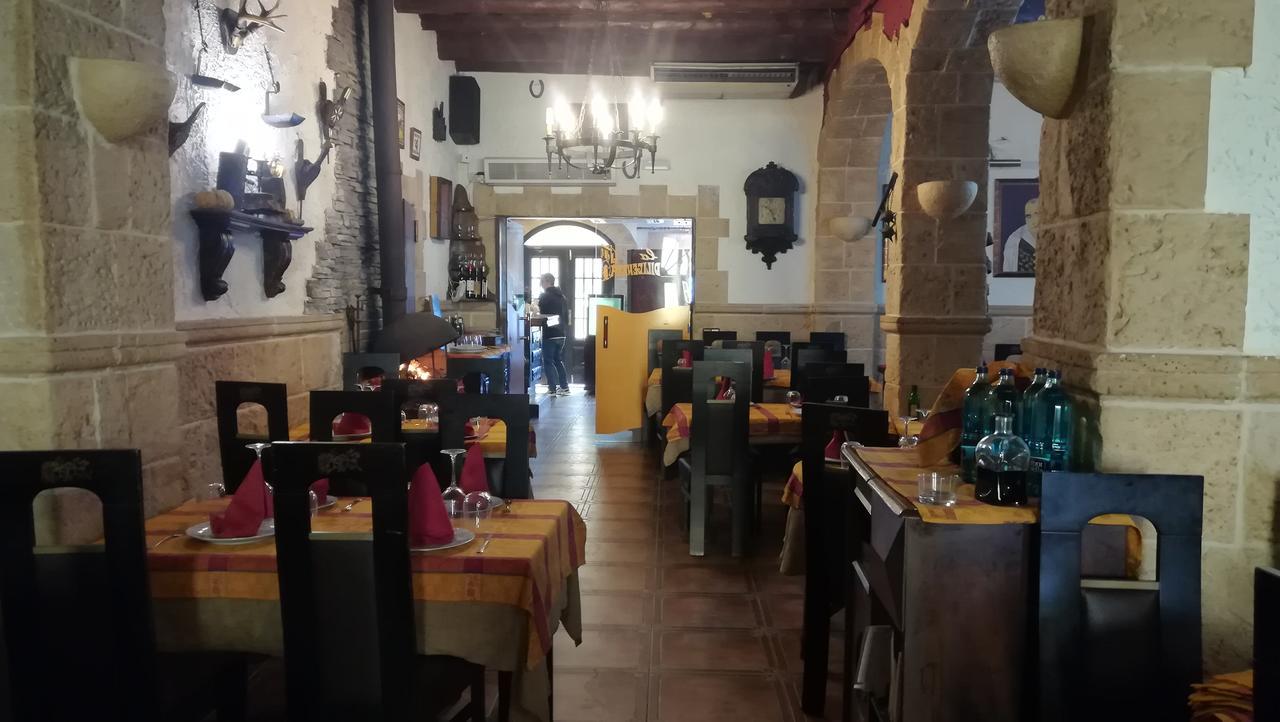 Hostal Restaurante La Diligencia Cunit Exterior photo